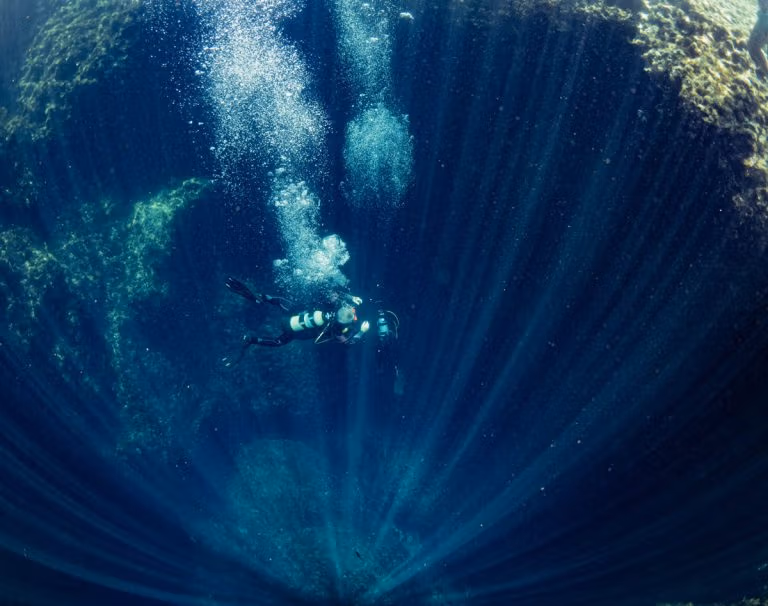 Diving in the Blue Hole in Gozo. Diving in the Blue Hole in Gozo. Deep diving course   